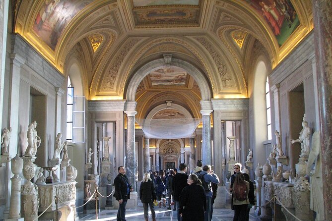 Exclusive Sunday Tour of the Vatican Museums & Sistine Chapel - Waiting to enter: why this tour can feel slow even with a guide