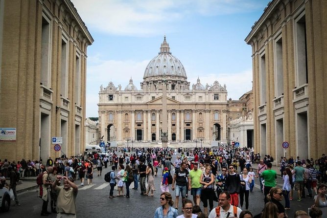 Excursion from Civitavecchia to Rome: Vatican, Colosseum, Roman Forum + Lunch - Your guide’s job: turning rooms into meaning