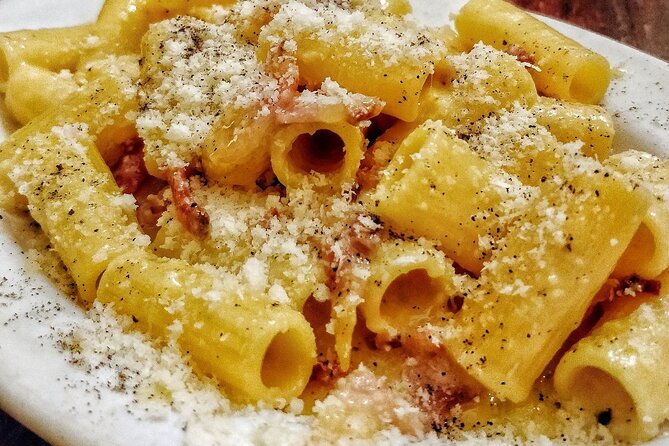 Experience Food, Wine and Local Life in Rome - Pizza on the next stretch: why Roman pizza hits differently