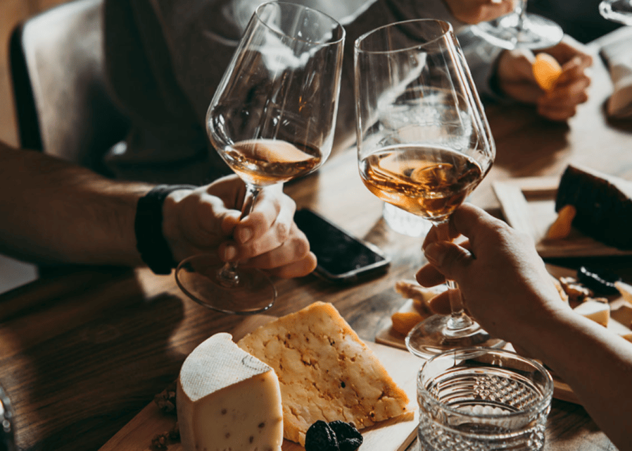 Experience Rome: Exclusive Wine Tasting in the city center! - Small Group Size: Why Up to 10 People Changes the Feel