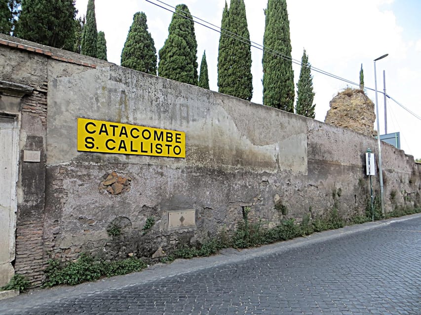 Express guided tour of the Catacombs with transfer - Why San Callisto Catacombs feel different from Rome above