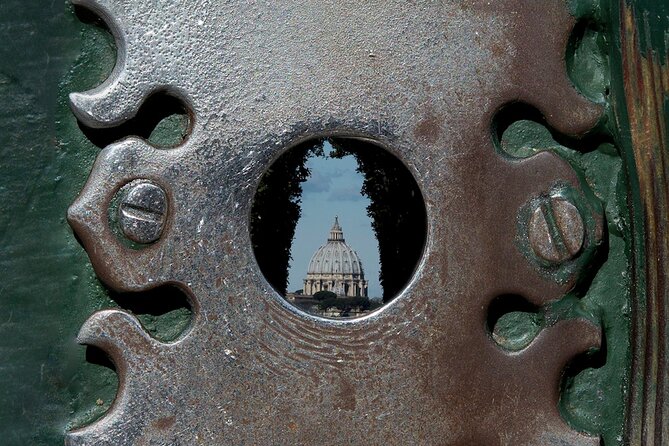 Free Urban Trekking with an Archaeologist - Phone in Hand: How the AR Changes Rome