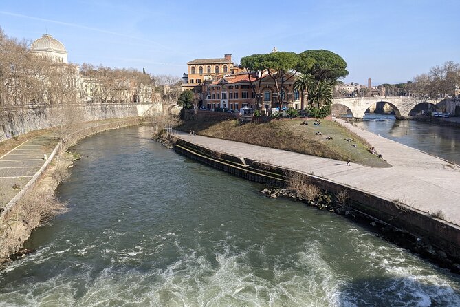 Free Urban Trekking with an Archaeologist - Foro Boario: Early Temples and a Marble Surprise