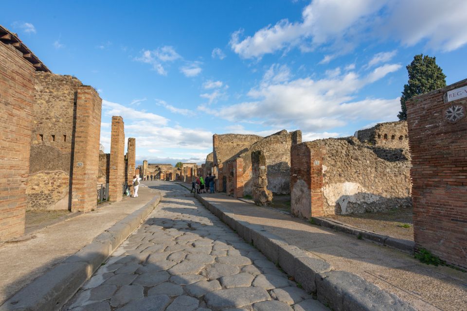 From Rome: 3-Day Tour to Pompeii, Sorrento & Capri - Pompeii with skip-the-line access: how the guide turns ruins into meaning