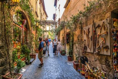 From Rome: Bagnoregio & Orvieto Day Trip with Wines & Lunch - Meeting at Piazza del Popolo and settling into the coach