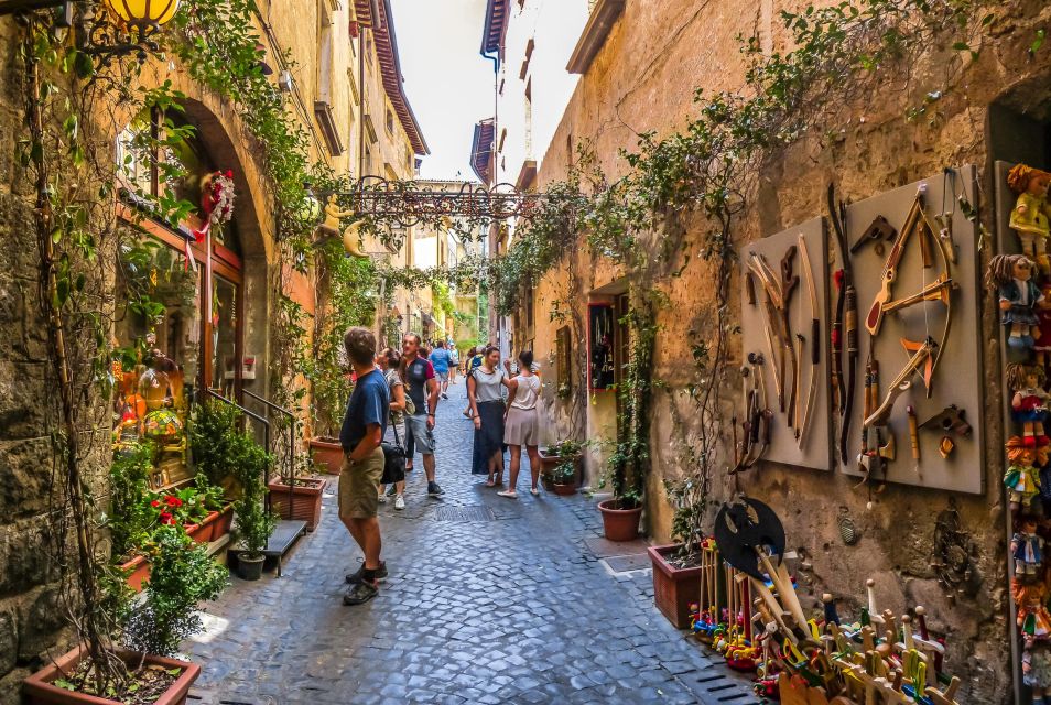 From Rome: Bagnoregio & Orvieto Day Trip with Wines & Lunch - Meeting at Piazza del Popolo and settling into the coach
