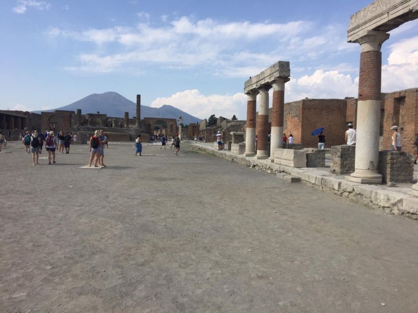 From Rome: Pompeii All-Inclusive Tour with Live Guide - Pizza Lunch After the Ruins: Included Food That Keeps the Day Simple