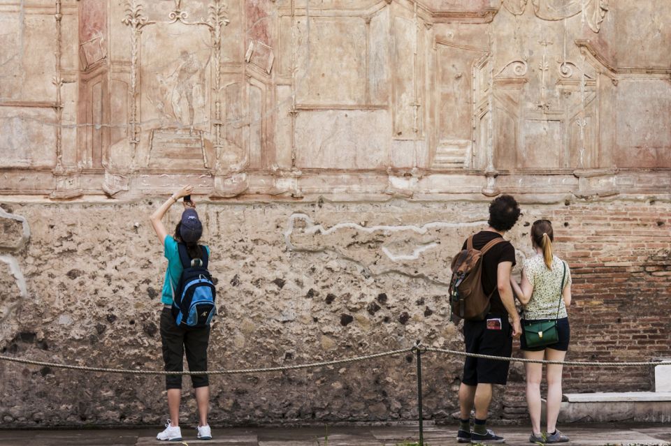 From Rome: Pompeii and Herculaneum by High-Speed Train - Pompeii with an archaeologist: plaster casts and the city behind the tragedy