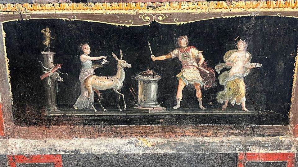 From Rome: Pompeii and Naples Day Trip by High-Speed Train - Pompeii lunch: Neapolitan pizza that’s worth the time pressure
