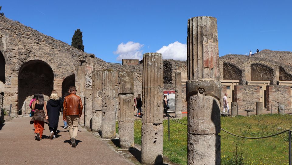 From Rome: Pompeii, Positano and Amalfi Coast Day Trip - Driving, Comfort, and Heat: What Changes From Departure to Departure