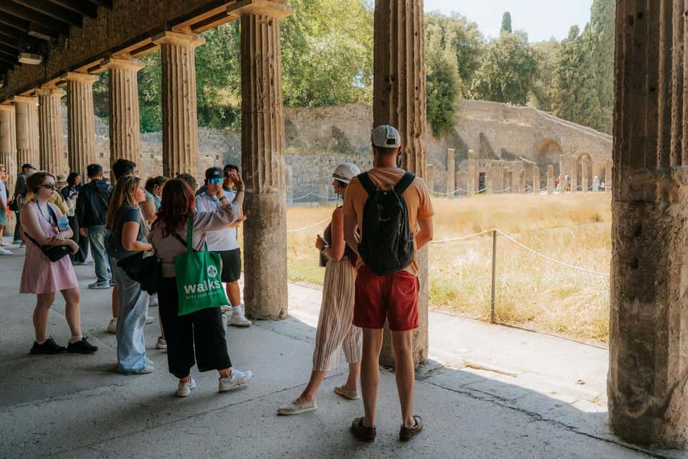 From Rome: Pompeii with Expert Guide & Amalfi Coast Day Trip - What you actually see at Pompeii: streets, baths, casts, and daily life