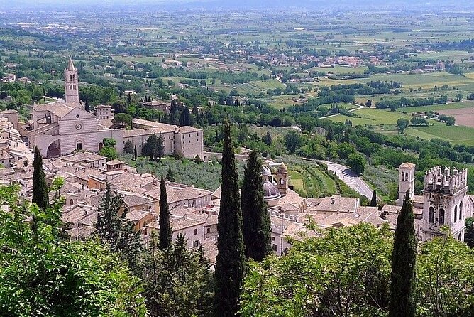 Full-Day Guided Historical Tour of Cascia and Assisi - Stop 3: Basilica Papale e Sacro Convento in Assisi—lower and upper churches