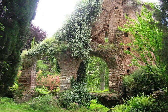Garden of Ninfa and Sermoneta Day Trip from Rome with Lunch - Sermoneta’s Castello Caetani: medieval walls, passages, and big views