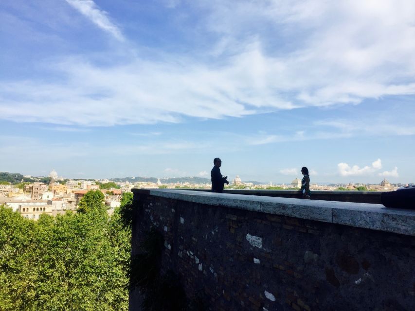 Gems of Rome: Small Group E-Bike Tour with Street Food stops - Meeting point and languages: how to keep the start smooth