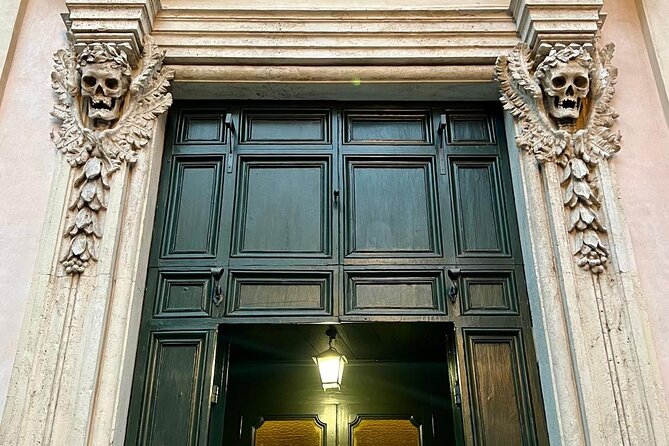 Ghosts Legends and Mysteries of Rome Walking Tour - Vicolo della Moretta: Giulia Tofana and stories of Inquisition-era fear