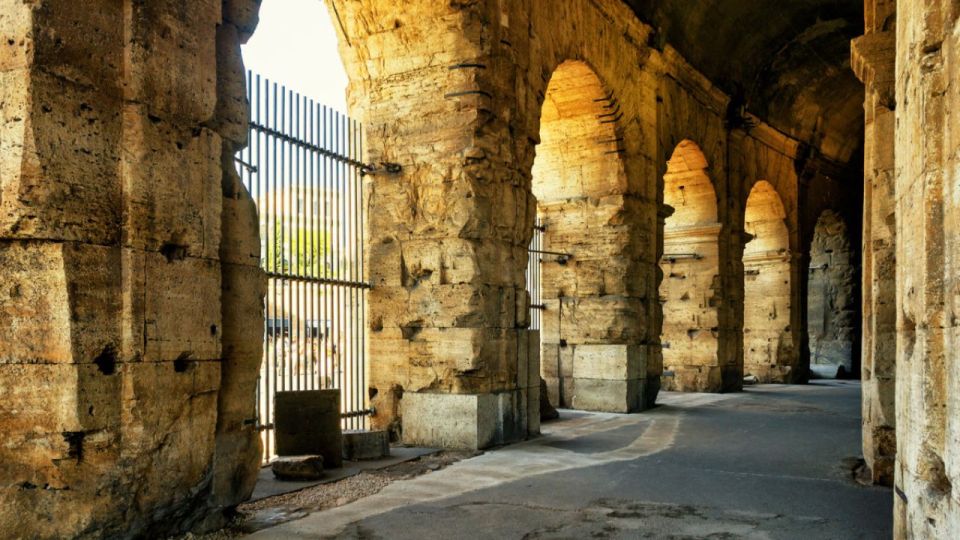 Gladiators & Saints: Colosseum Arena and St. Peter's Prison - Practical tips that make a real difference