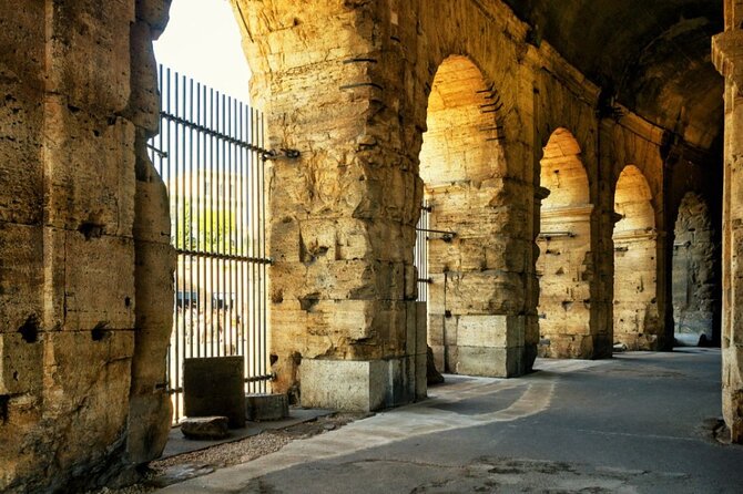 Gladiators & Saints: Colosseum Arena and St. Peter's Prison Tour - Crowds, reservations, and how the tour helps you not waste the day