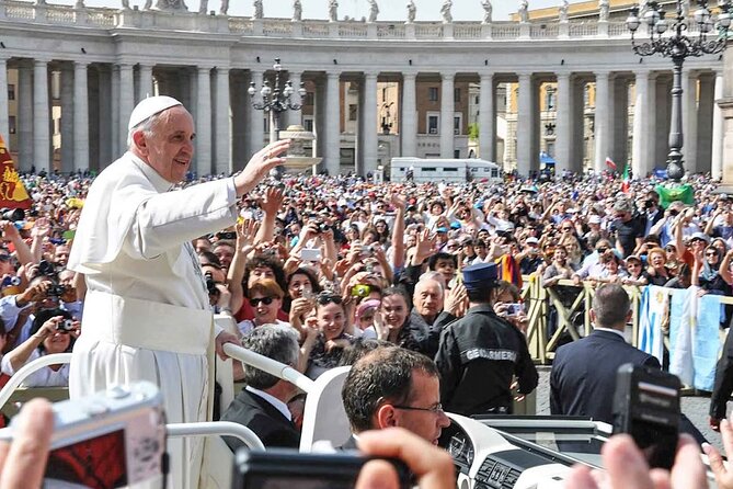 Guided Papal Audience Tour with privileged access - Meeting at 7:00am: Why Your Arrival Time Is the Whole Game