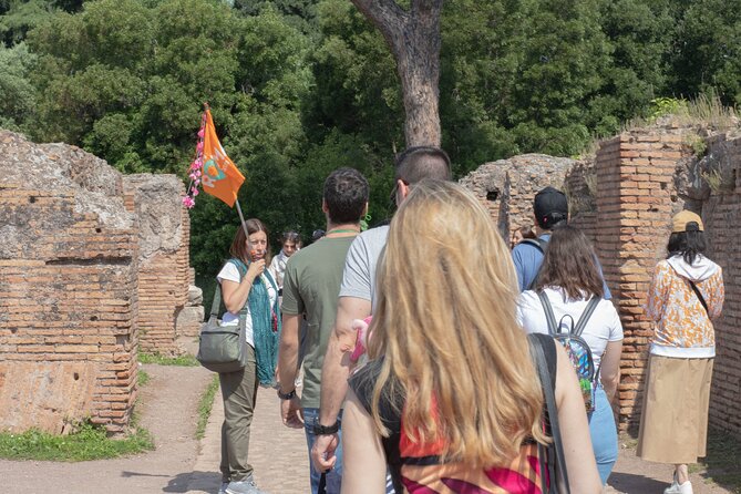 Guided tour of the Colosseum, Roman Forum and Palatine in Spanish - Entering the Colosseum: Priority Access and a Cleaner Time Budget