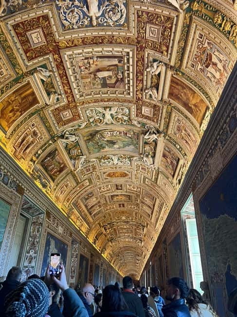 Guided Tour Vatican Museums & Sistine Chapel - Raphael Rooms: where you see more than one famous name