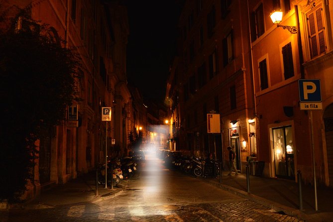 Haunted Rome Ghost Tour - The Original - Narrow alleys and the “SCARY” street moment