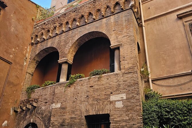 Hidden Gems of Rome Walking Tour - What to expect from the stories: macabre, scandalous, funny