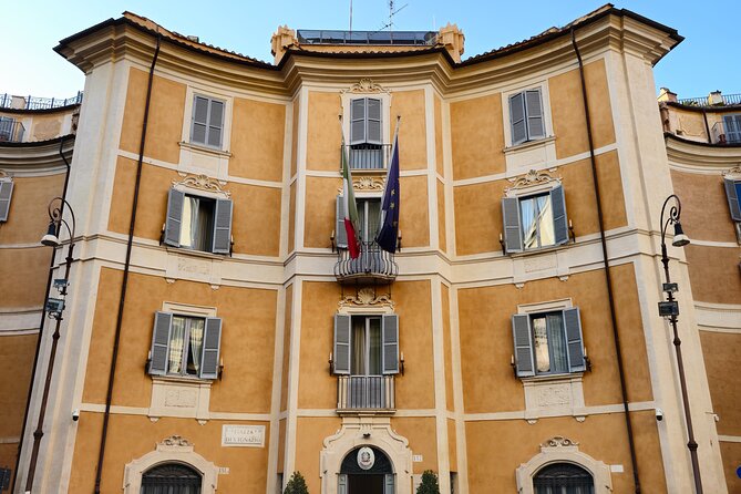 Historical Walking Tour in Rome City Center with Hidden Gems - Palazzo Colonna: where Rome’s oldest family lived