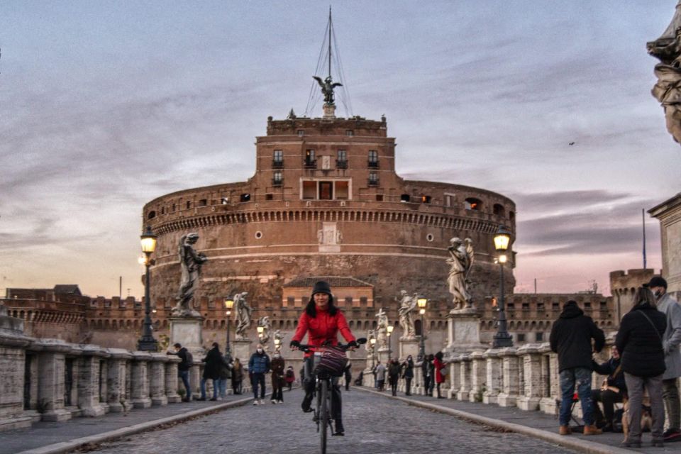 In Rome like a star: e-bike tour with photo shoot - Castel Sant’Angelo, Circus Maximus, and Aventine Hill: three Rome moods