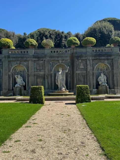 Jubilee: Castel Gandolfo and the gardens of the papal villas - Second viewpoint moment: turning garden impressions into lake views