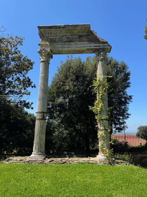 Jubilee: Castel Gandolfo and the gardens of the papal villas - Guide style, local radio, and languages that keep the tour flowing