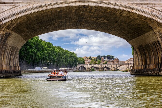 La Dolce Vita: Private Luxury Boat Ride in the Eternal City - Il Palazzaccio (Palazzo di Giustizia): Neo-Baroque drama in Prati