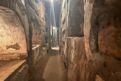 Mamertine Prison and Catacombs small group tour with driver - Meet at Santi Cosma e Damiano for the 1:30 pm start