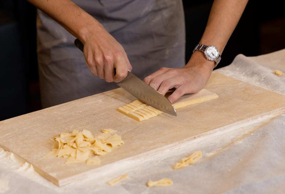 Masterclass: Aperol Spritz & Pasta Making Experience in Rome - Making the perfect Aperol Spritz: more than mixing a drink
