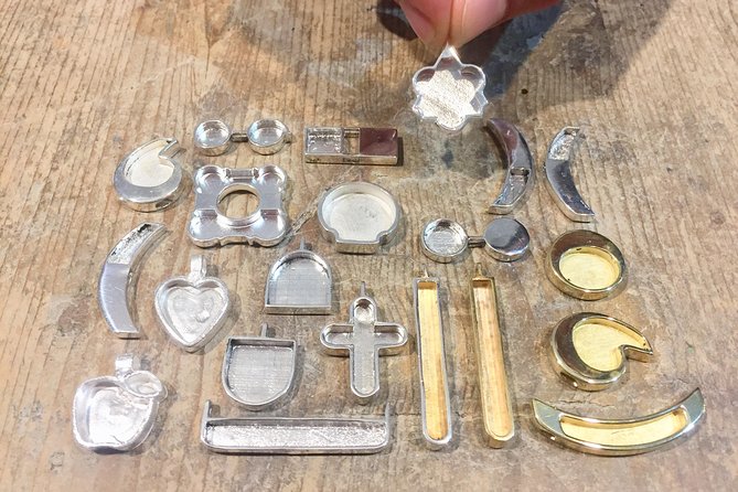 Micromosaic Jewelry Workshop in Rome, Italy - What you make: your silver pendant, chain, and take-home box