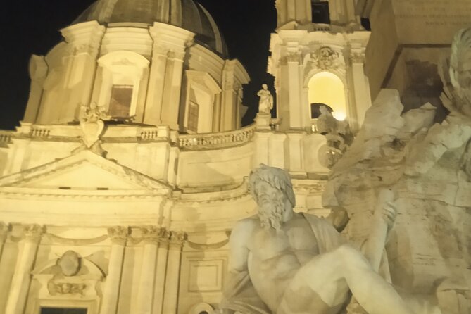 Moonlight Walking Tour in the Heart of the Imperial & Baroque Rome - Piazza Venezia and the Vittoriano: modern landmarks in a very old setting