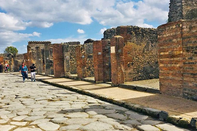 Naples & Pompeii Day Tour from Rome: Pompeii Ticket & City Visit - Naples Free Time: Street Food, Spaccanapoli, and the Vesuvio View