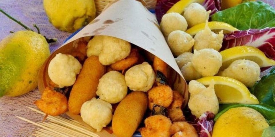 Napoli street food walking tour - Where the Tour Begins: Piazza del Plebiscito to Quartieri Spagnoli