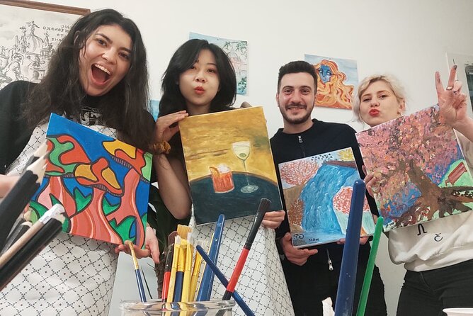Paint and Free Flowing Wine Art Class in Rome with Pizza - Unlimited Wine and Roman-Style Pizza: How the Meal Works