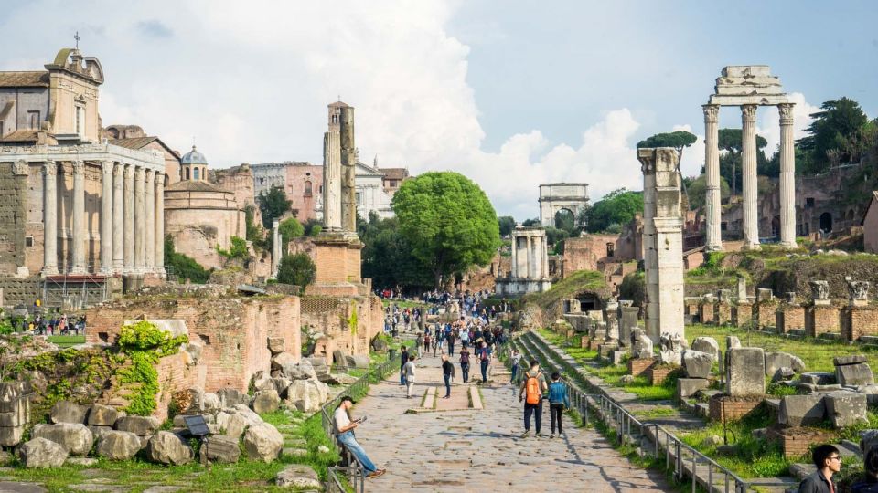 Palatine Hill and Roman Forum Tour with Fast-Track Entrance - Palatine Hill: the old settlement stories and the big views