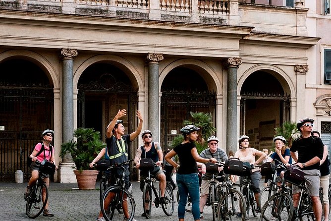 Panoramic Rome Off-the-beaten-track Tour with Cannondale Ebike - Trastevere streets and Santa Maria v Trastevere church stop