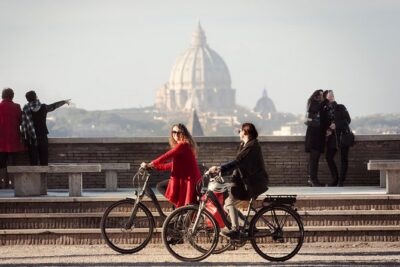 Panoramic Rome Off-the-beaten-track Tour with Cannondale Ebike - Riding reality in Rome: cobblestones, pedaling, and safe turns
