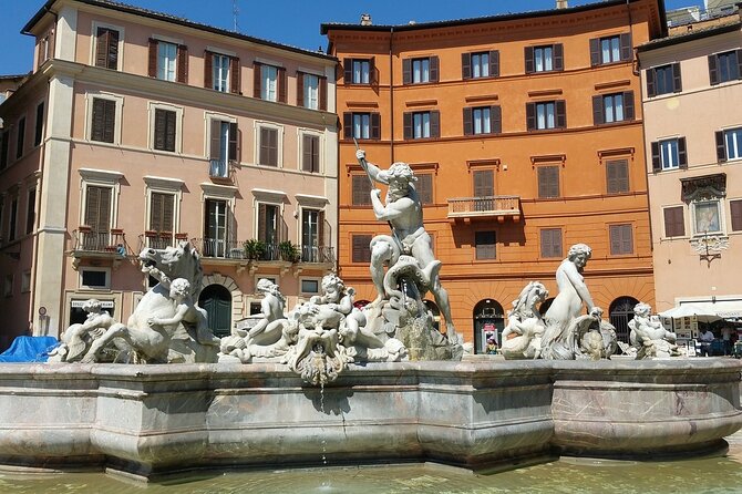 Pantheon, Trevi Fountain and Caravaggio tour with virtual guide - Trevi Fountain for 30 minutes: iconic, but manageable