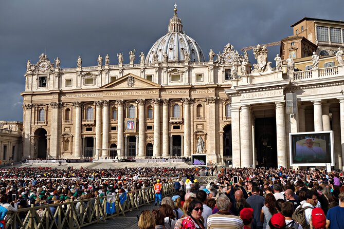 Papal Audience with Pope Leo XIV and Expert Local Guide - Stop 2: St. Peter’s Square and the weekly message with headset listening