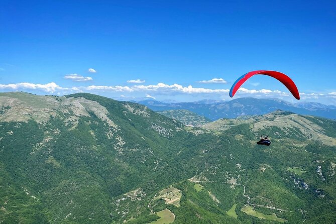 Paragliding flight over the Gardens of Ninfa - Packing tips that help you feel confident