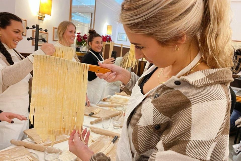 Pasta Cooking Class with Pesto Sauce Making in Rome Center - Piazza Navona location: easy to find, easy to pair with the rest of Rome