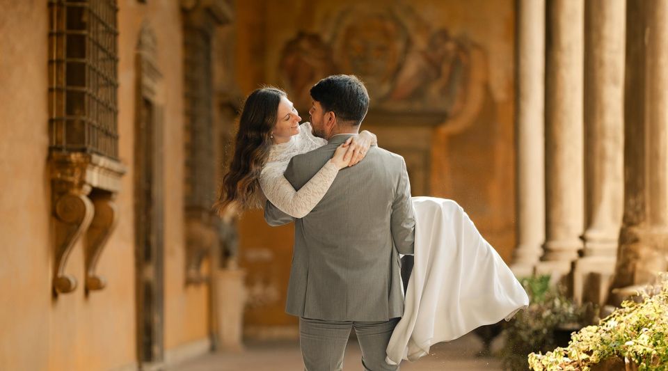 Photoshoot in Rome for couples - The Colosseum Outside Session: How to Make 30 Minutes Count