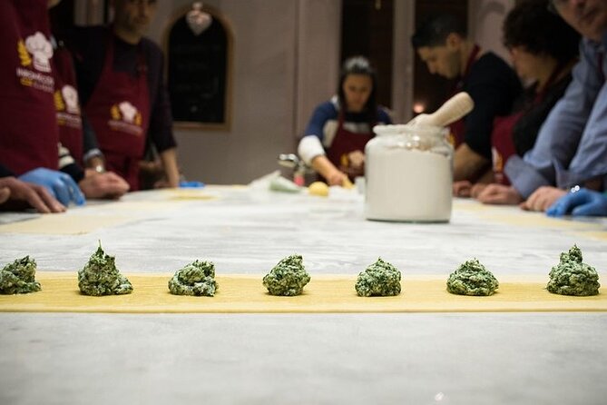 Pizza and Gelato Making Class in the Heart of Rome - Getting started at Corso del Rinascimento: your first taste of Roman dinner