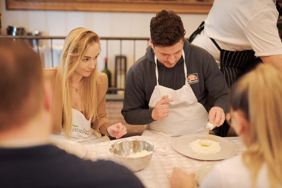 Pizza Cooking Class in Rome - Piazza Navona - Welcome Sip and the Pre-Pizza Course