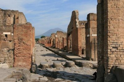 Pompeii and Naples from Rome: Small Group Day Tour with Lunch - Rome to Pompeii: using the drive time wisely