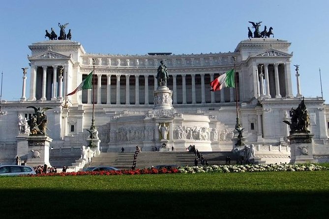 Private Airport Pick-Up + Rome Tour + Transfer to Civitavecchia - Trevi Fountain: famous Baroque, timed for a cruise schedule